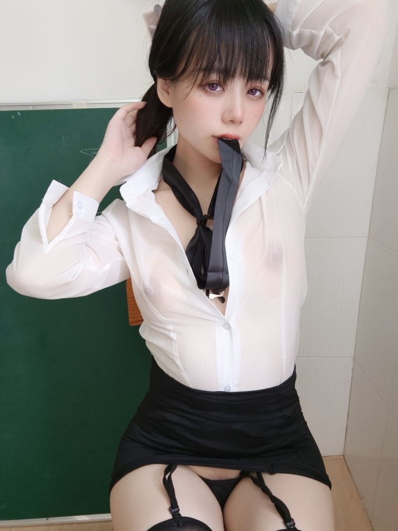 2758-九言-抖音博主是什么鸽子COS作品全集[97套] - 全文